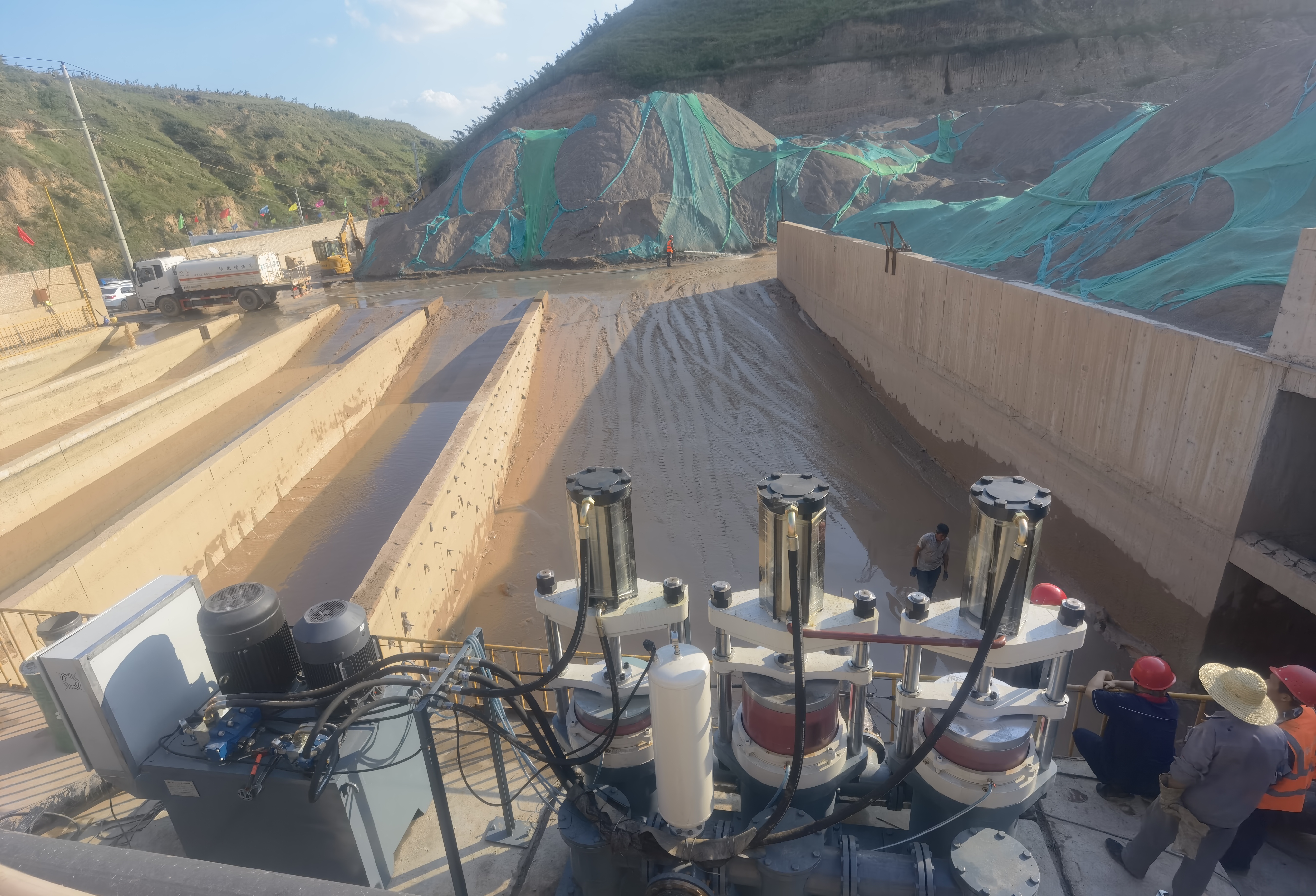 大流量柱塞泥漿泵在洗沙廠應用現(xiàn)場