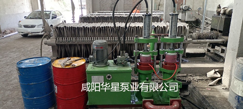 一臺陶瓷柱塞泵給4臺壓濾機(jī)進(jìn)料